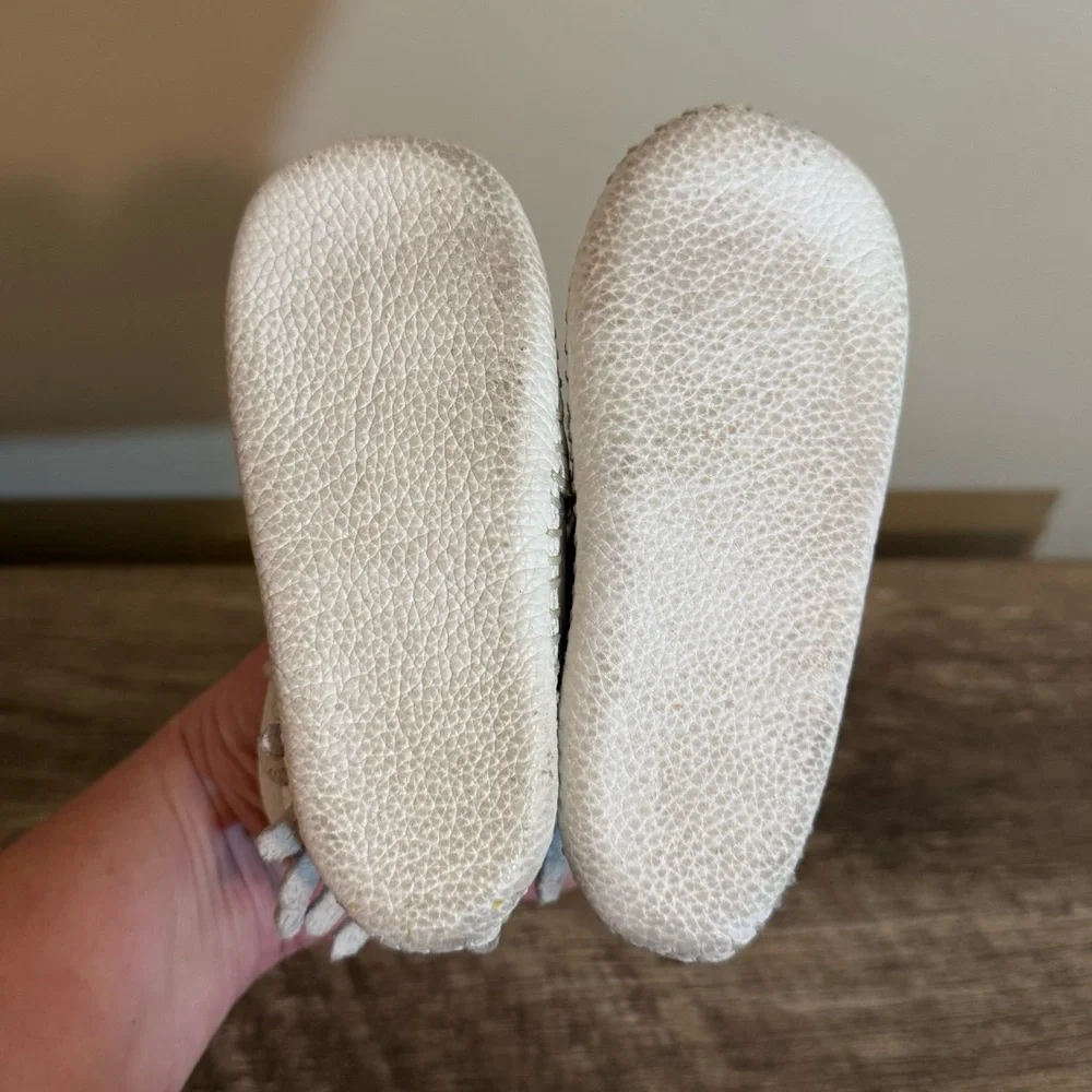 Minnetonka White Leather Fringed Moccasin Booties Infant Size 5 Vintage